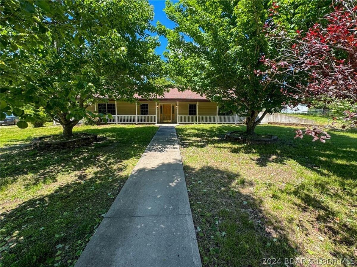 Picture of Home For Sale in Stover, Missouri, United States