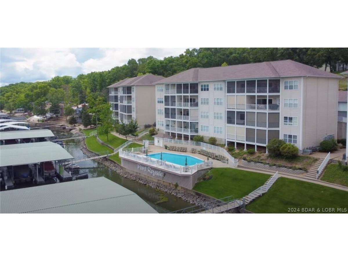 Picture of Home For Sale in Sunrise Beach, Missouri, United States