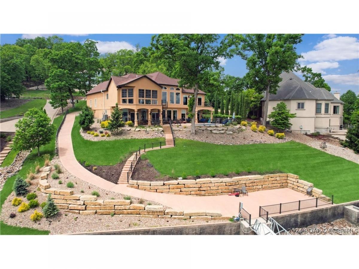 Picture of Home For Sale in Sunrise Beach, Missouri, United States