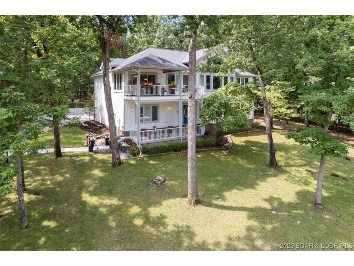Picture of Home For Sale in Sunrise Beach, Missouri, United States