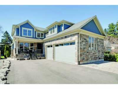 Home For Sale in Burlington, Canada