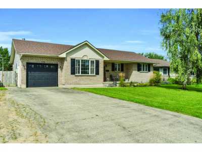 Home For Sale in Mount Forest, Canada