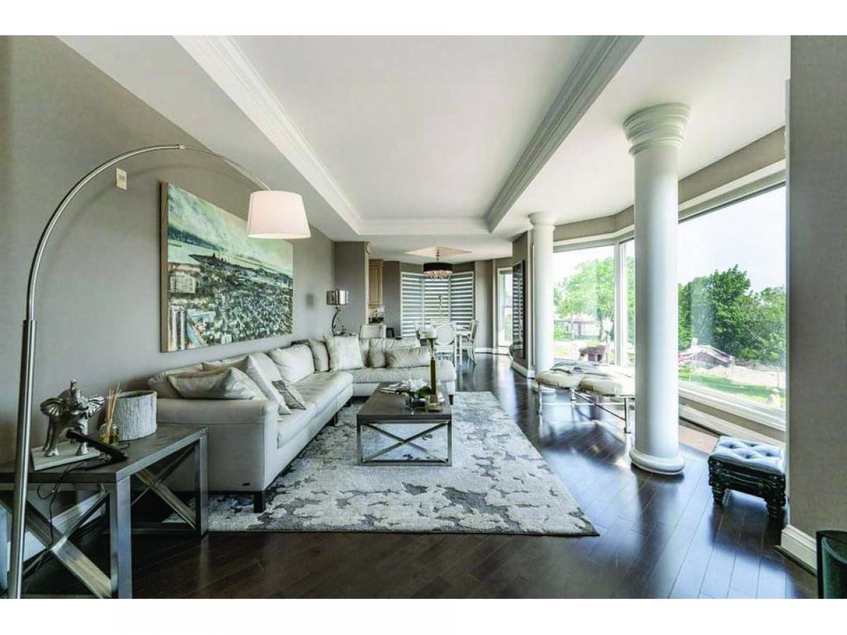 Picture of Condo For Sale in Hamilton, Ontario, Canada