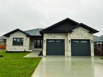 Home For Sale in Mount Forest, Canada
