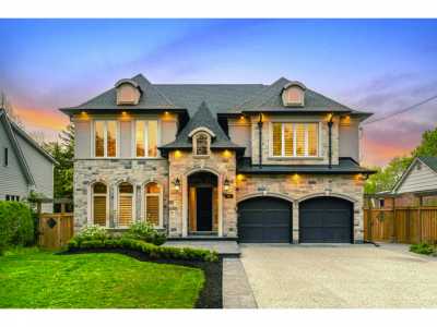 Home For Sale in Ancaster, Canada