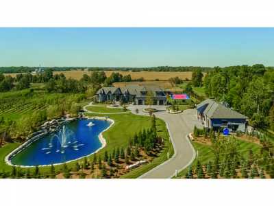 Home For Sale in Ancaster, Canada