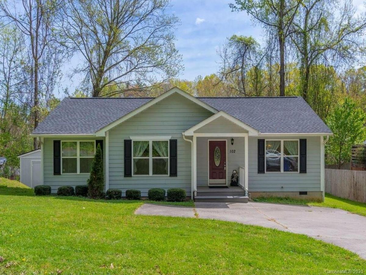 Picture of Home For Sale in Asheville, North Carolina, United States