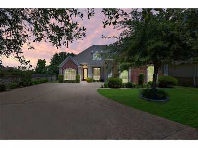 Home For Sale in Woodway, Texas