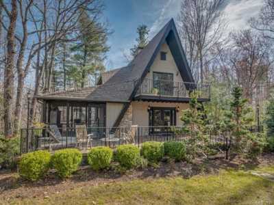 Home For Sale in Hendersonville, North Carolina