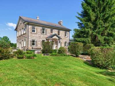 Home For Sale in Hendersonville, North Carolina