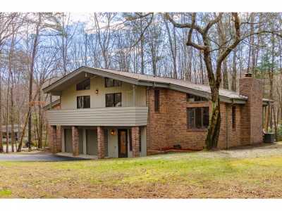 Home For Sale in Hendersonville, North Carolina