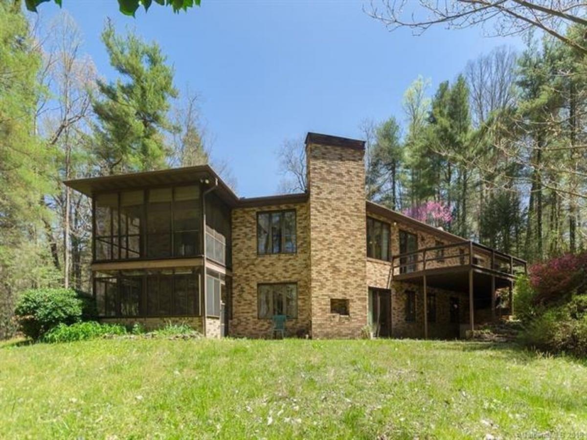 Picture of Home For Sale in Hendersonville, North Carolina, United States