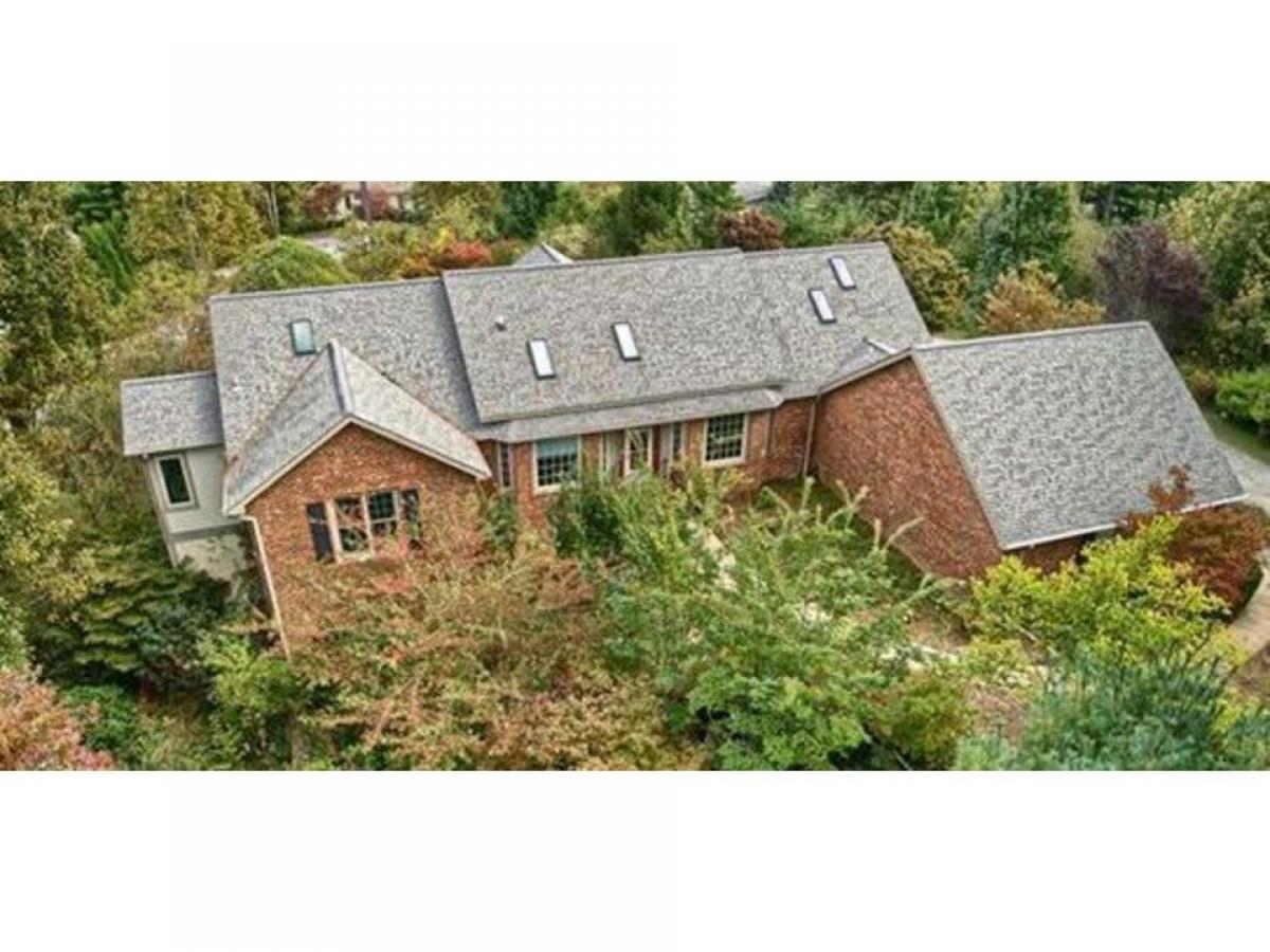 Picture of Home For Sale in Hendersonville, North Carolina, United States