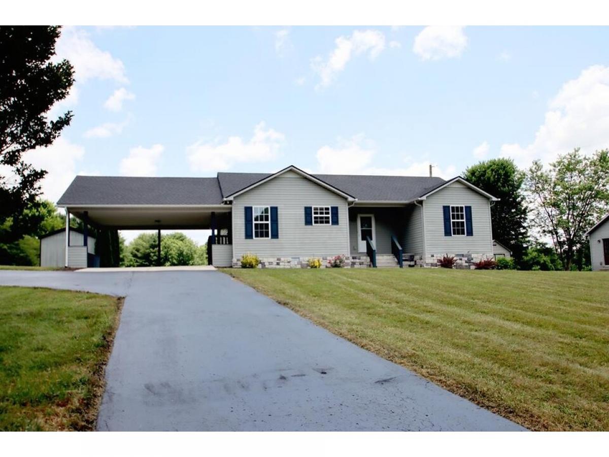 Picture of Home For Sale in Sparta, Tennessee, United States