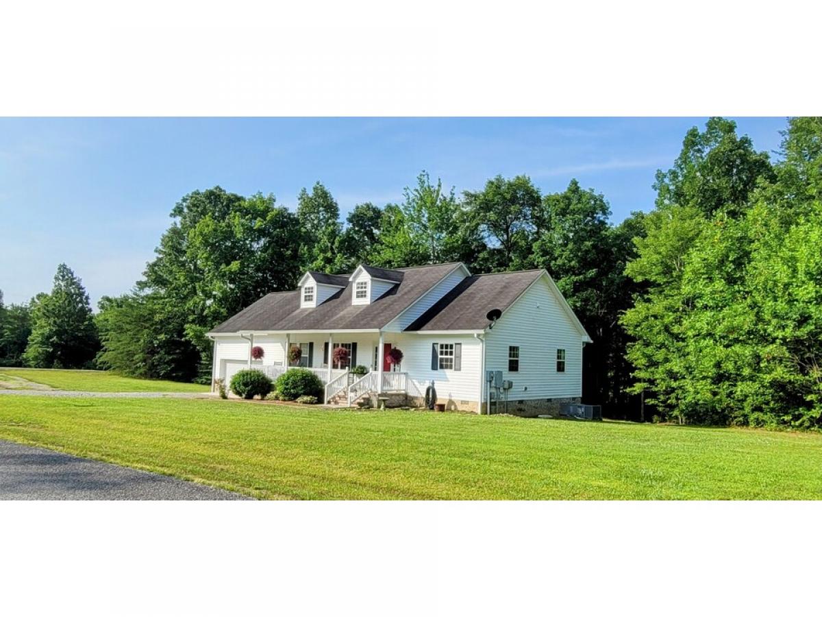 Picture of Home For Sale in Spencer, Tennessee, United States