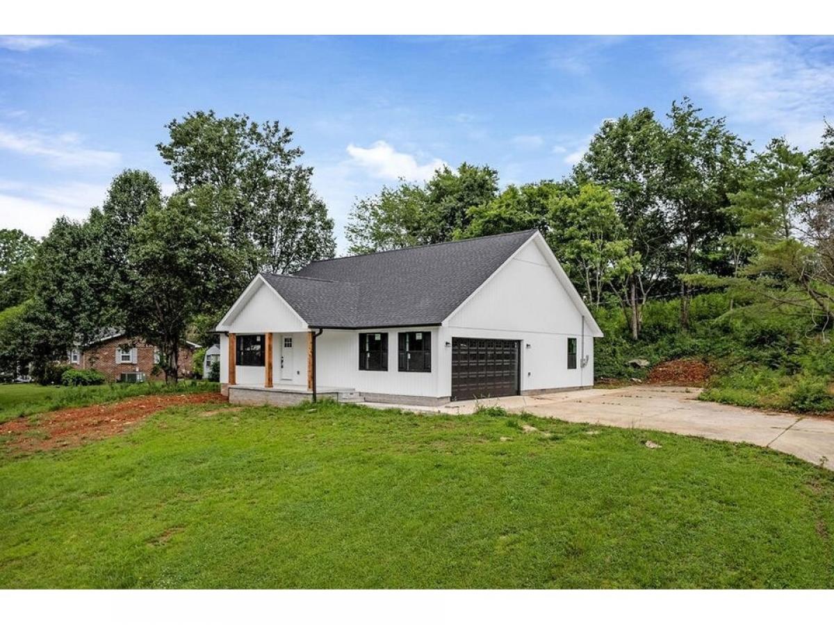 Picture of Home For Sale in Sparta, Tennessee, United States