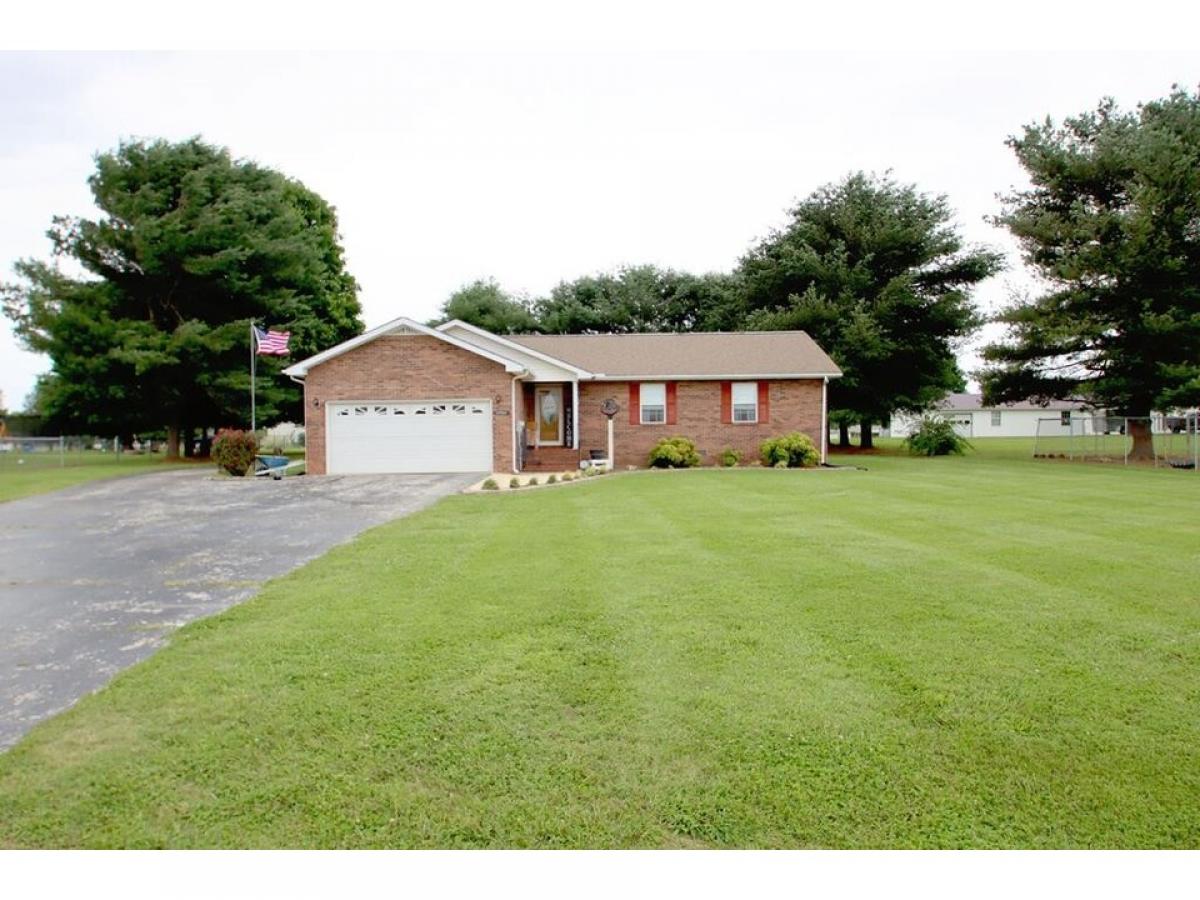Picture of Home For Sale in Sparta, Tennessee, United States
