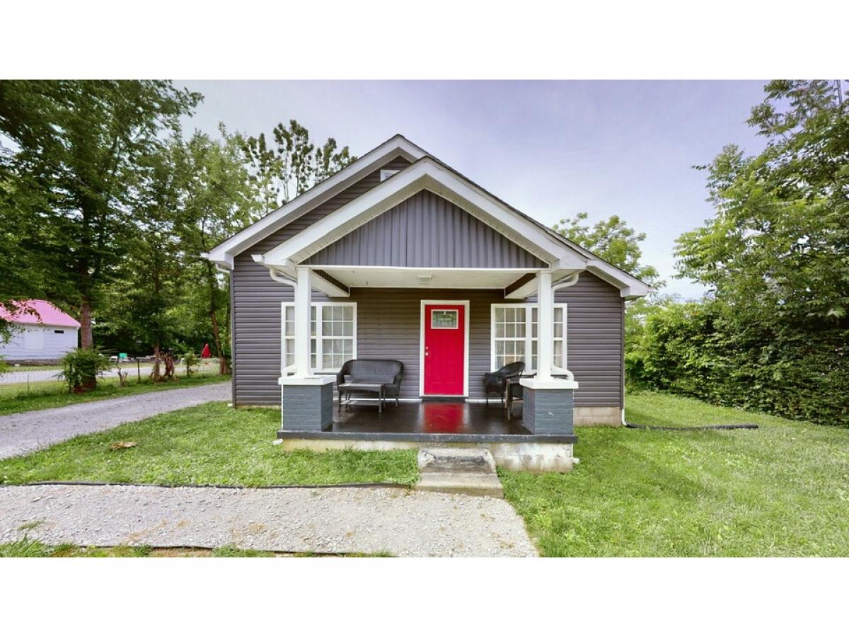 Picture of Home For Sale in Shelbyville, Tennessee, United States