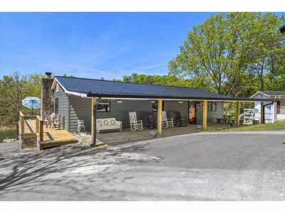 Home For Sale in Dandridge, Tennessee