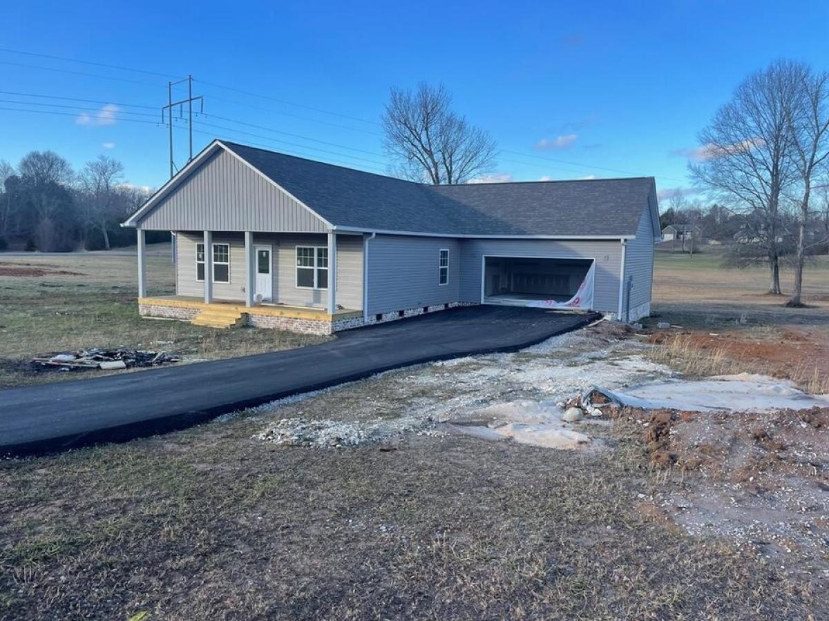 Picture of Home For Sale in Sparta, Tennessee, United States