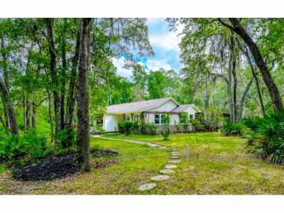 Home For Sale in San Mateo, Florida