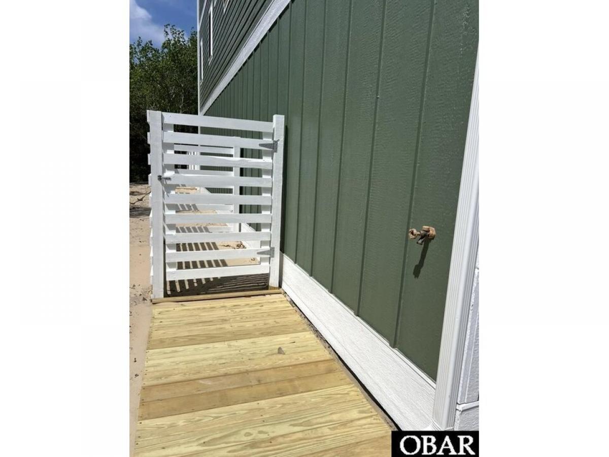 Picture of Home For Sale in Corolla, North Carolina, United States