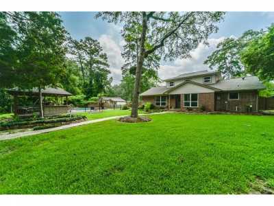 Home For Sale in Crosby, Texas