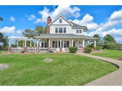 Home For Sale in Coldspring, Texas