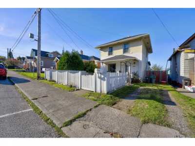 Home For Sale in Everett, Washington