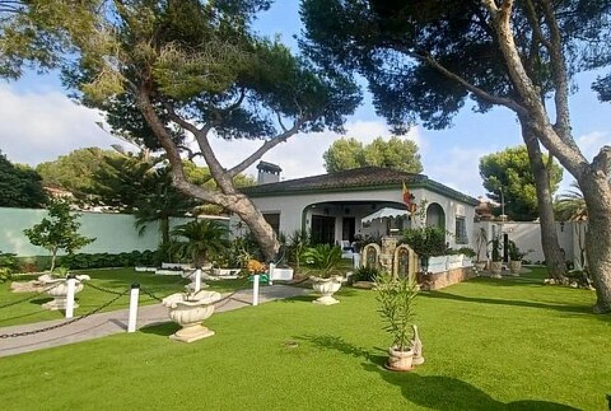 Picture of Villa For Sale in Campoamor, Alicante, Spain