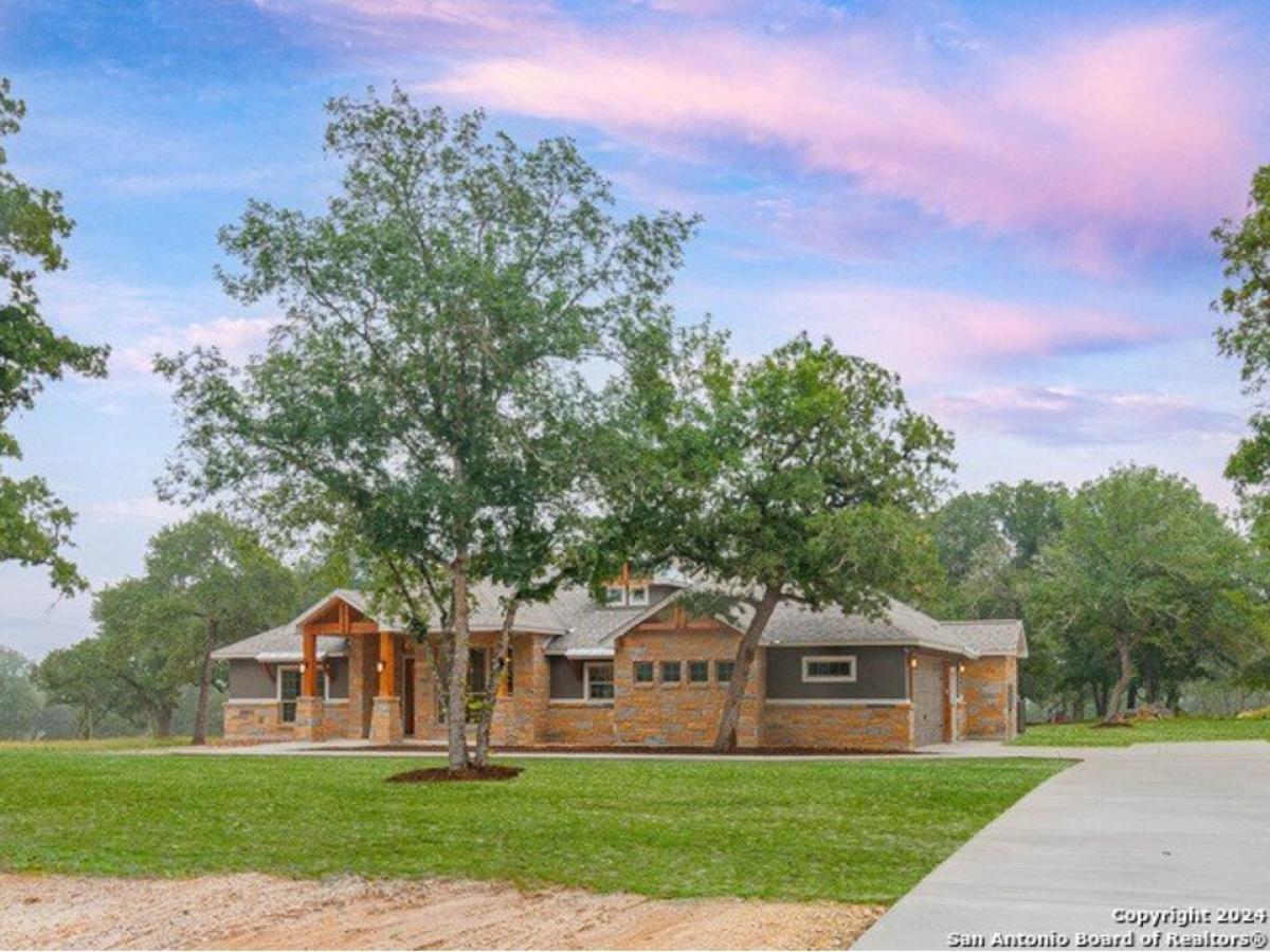 Picture of Home For Sale in La Vernia, Texas, United States