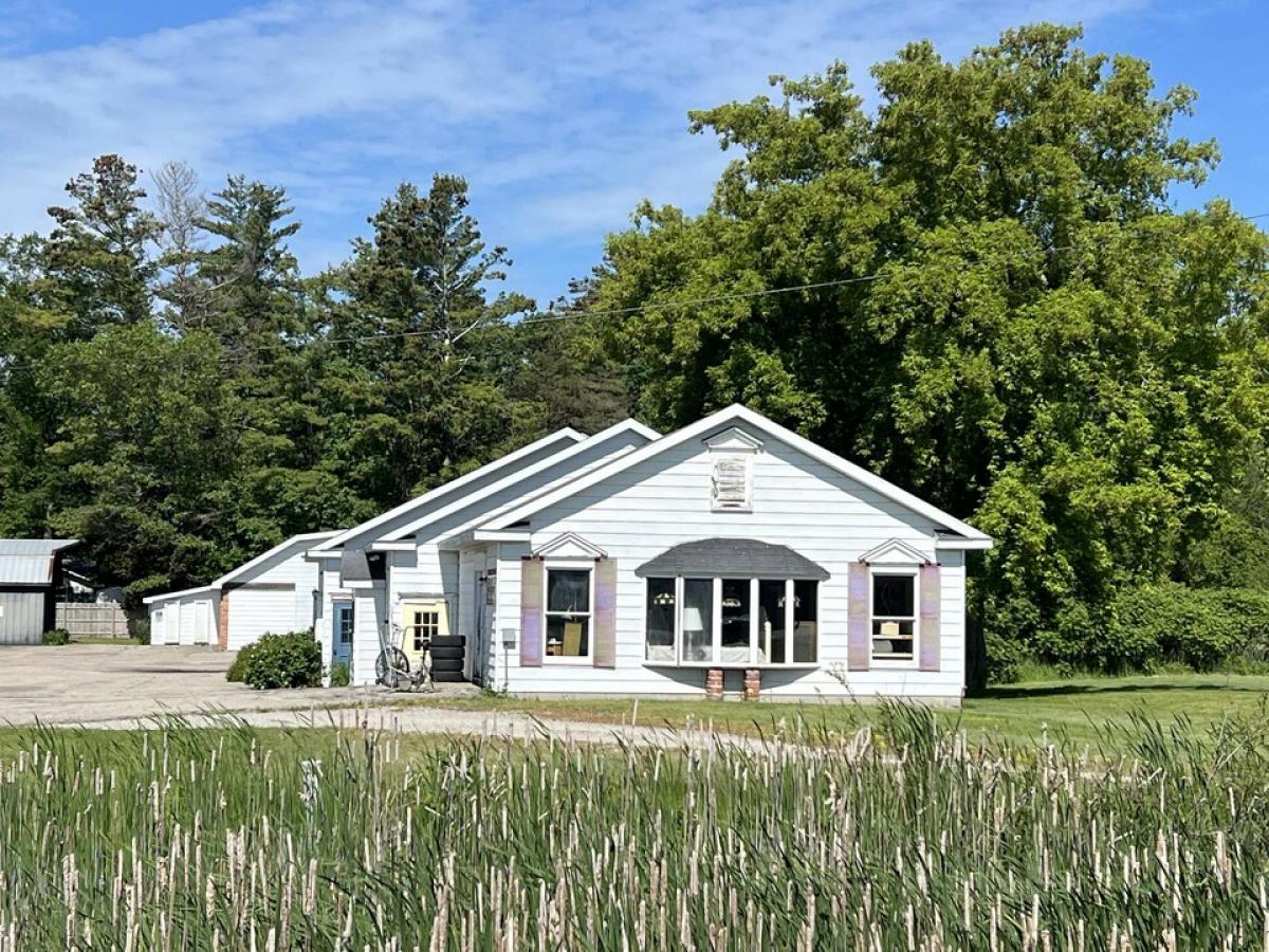 Picture of Home For Sale in Oscoda, Michigan, United States