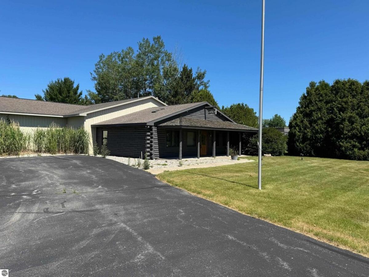Picture of Home For Sale in Williamsburg, Michigan, United States