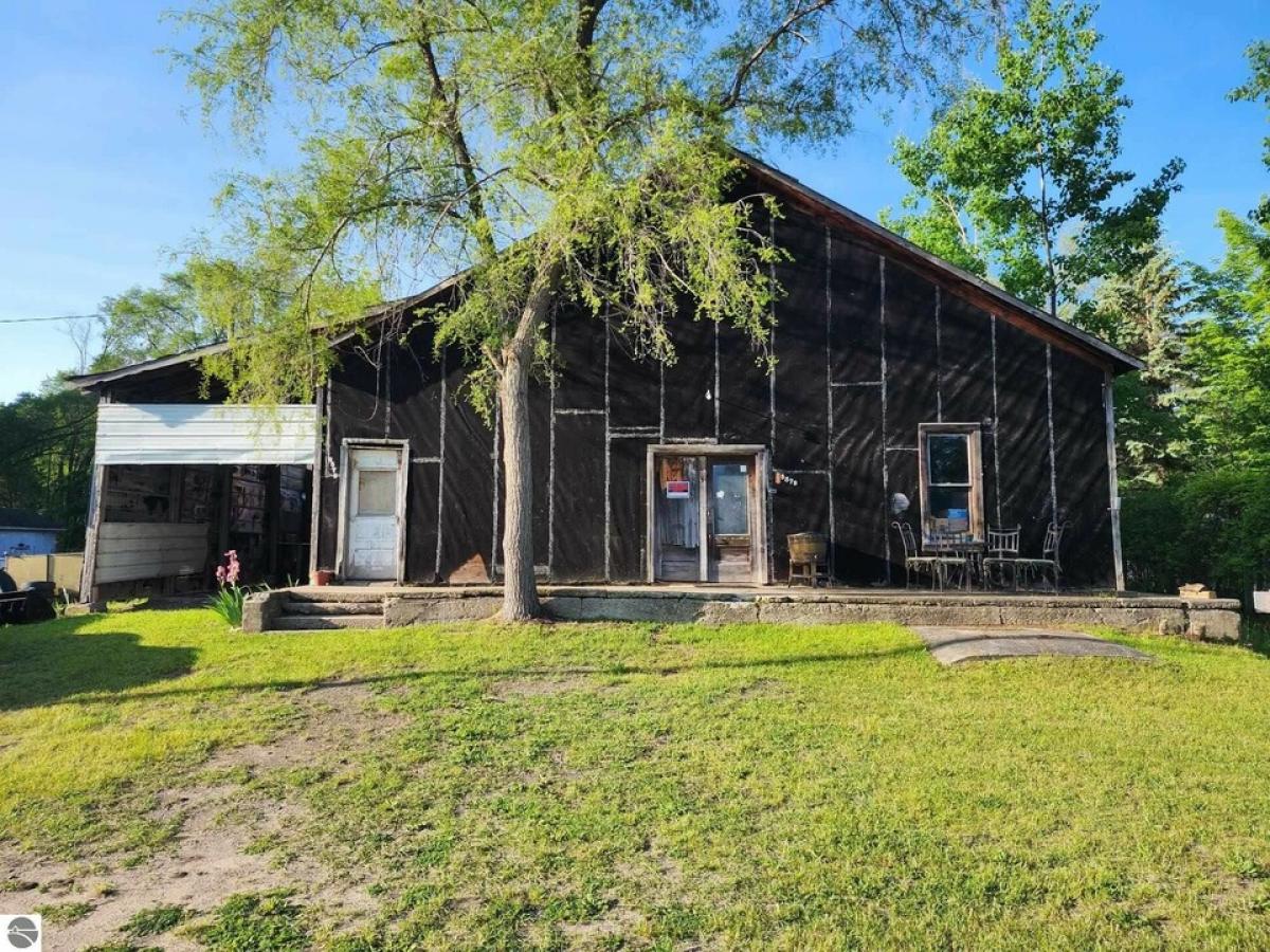 Picture of Home For Sale in Rapid City, Michigan, United States