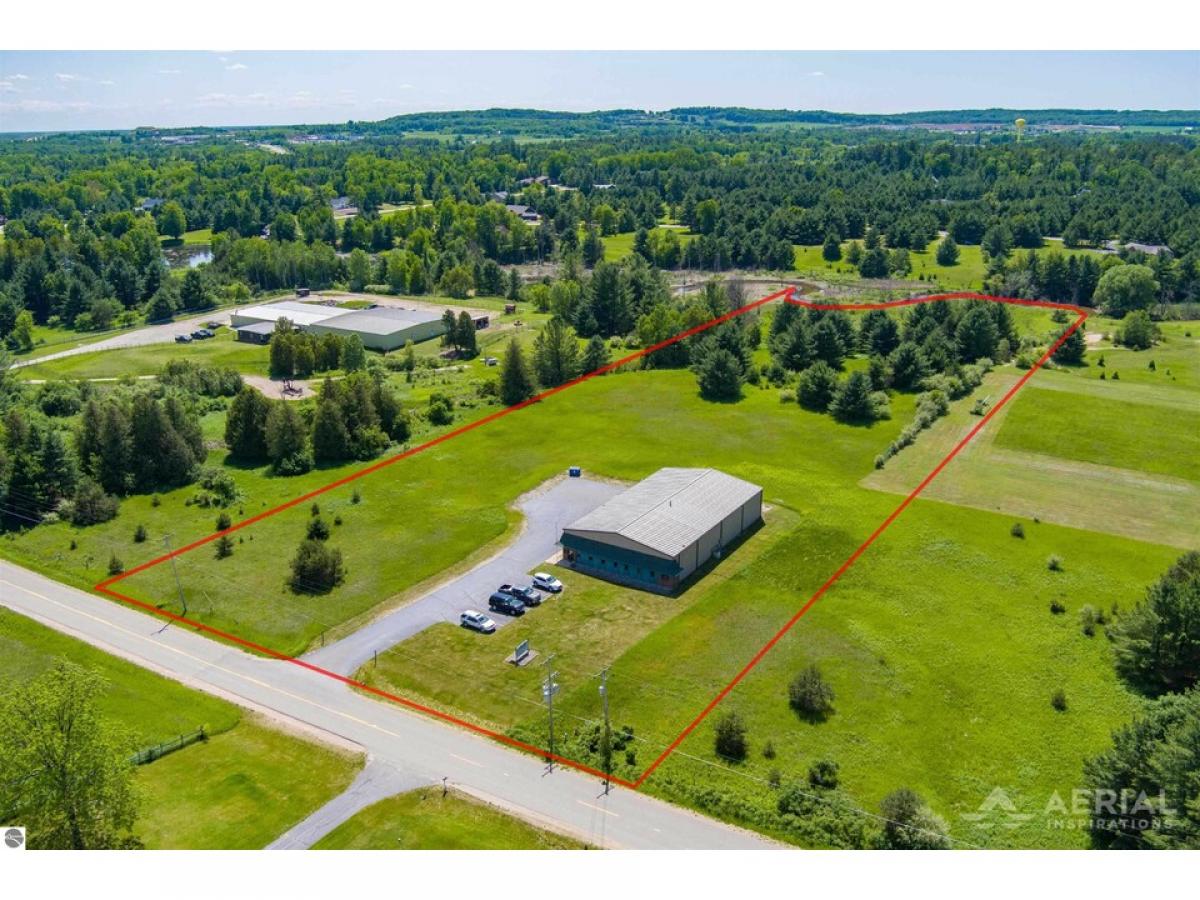 Picture of Home For Sale in West Branch, Michigan, United States