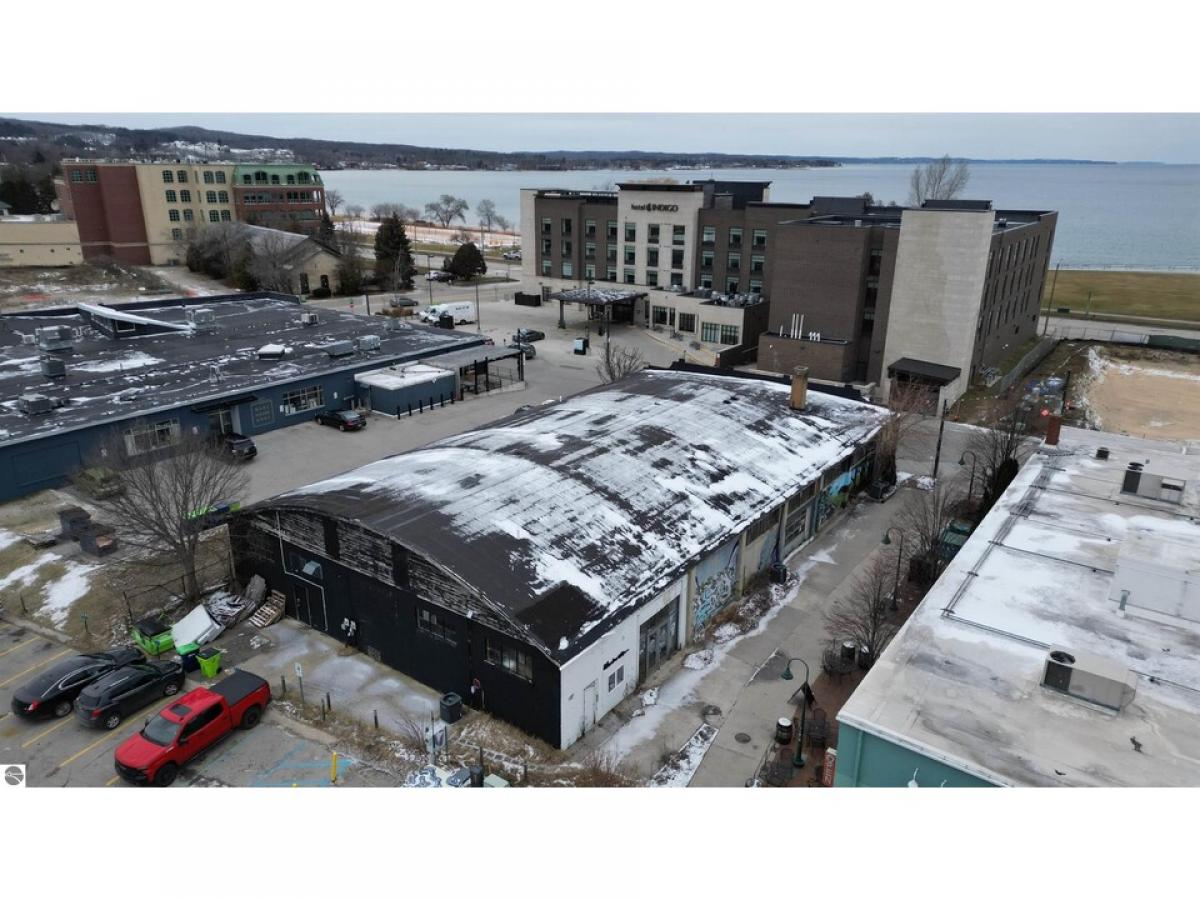 Picture of Home For Sale in Traverse City, Michigan, United States