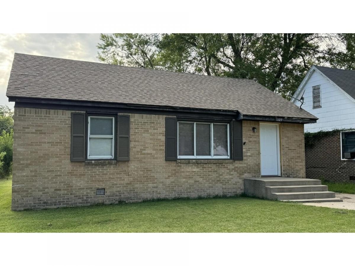 Picture of Home For Sale in Miami, Oklahoma, United States