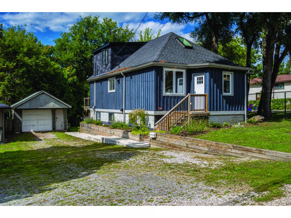 Picture of Home For Sale in Hamilton, Ontario, Canada