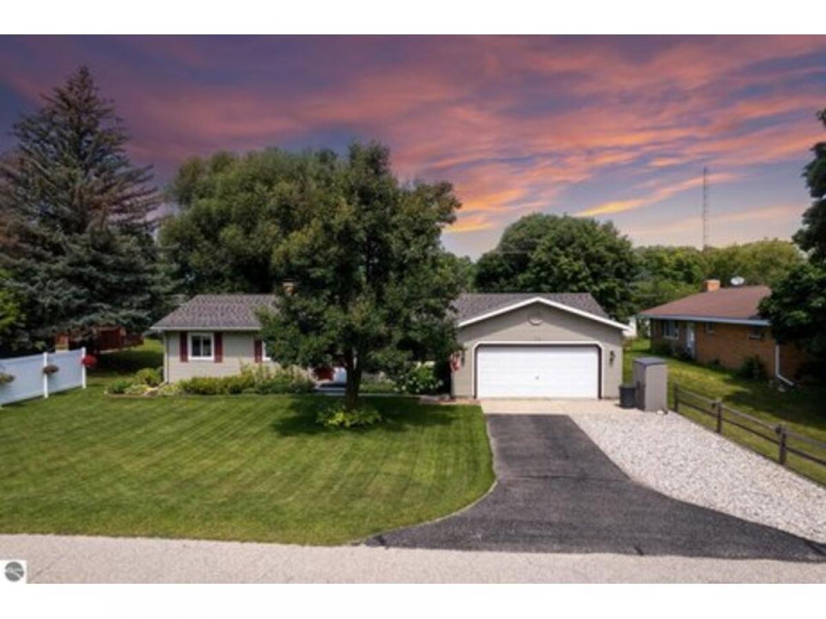 Picture of Home For Sale in Gaylord, Michigan, United States