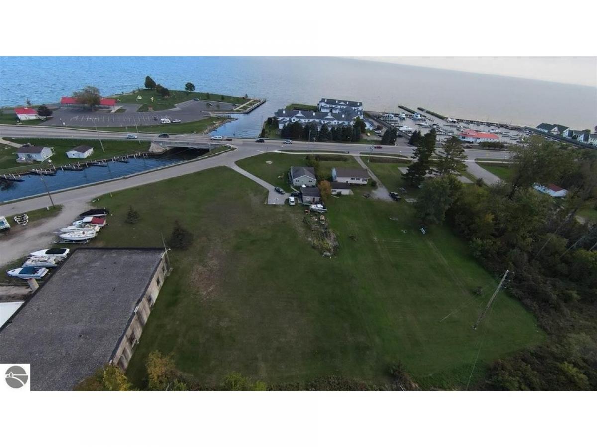 Picture of Home For Sale in Tawas City, Michigan, United States