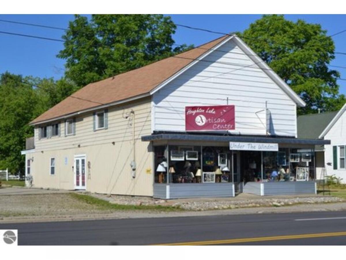 Picture of Home For Sale in Houghton Lake, Michigan, United States