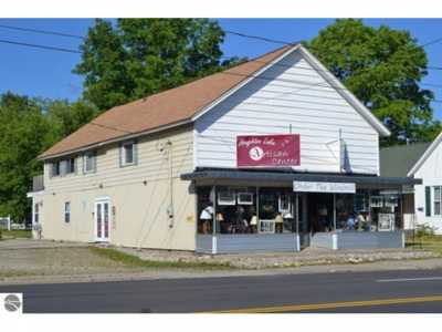 Home For Sale in Houghton Lake, Michigan