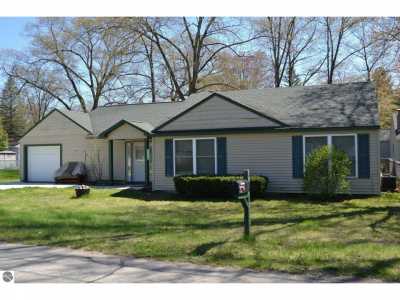 Home For Sale in Houghton Lake, Michigan