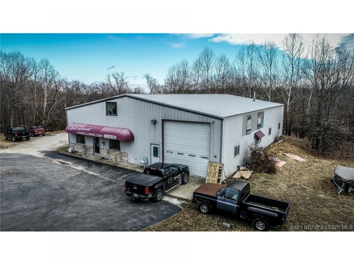 Picture of Home For Sale in Laurie, Missouri, United States