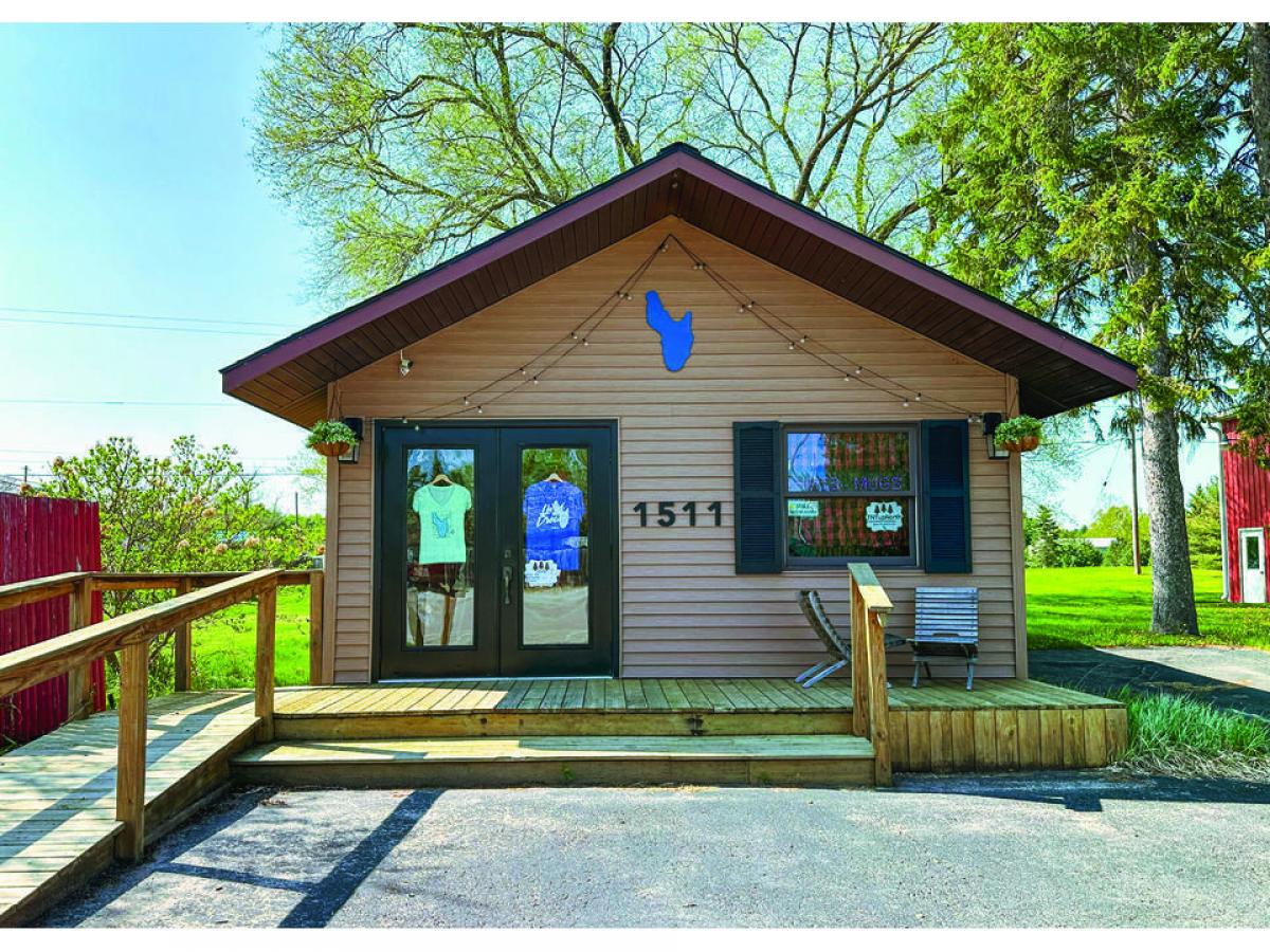 Picture of Commercial Building For Sale in Hubbard Lake, Michigan, United States