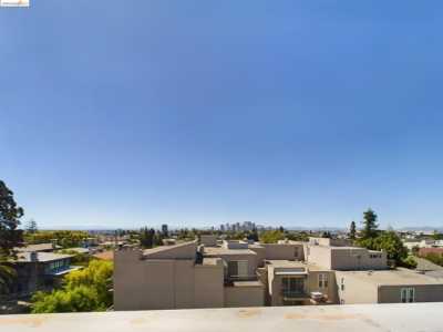 Home For Rent in Oakland, California