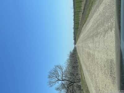 Residential Land For Sale in Floresville, Texas