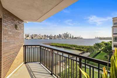 Home For Rent in West New York, New Jersey