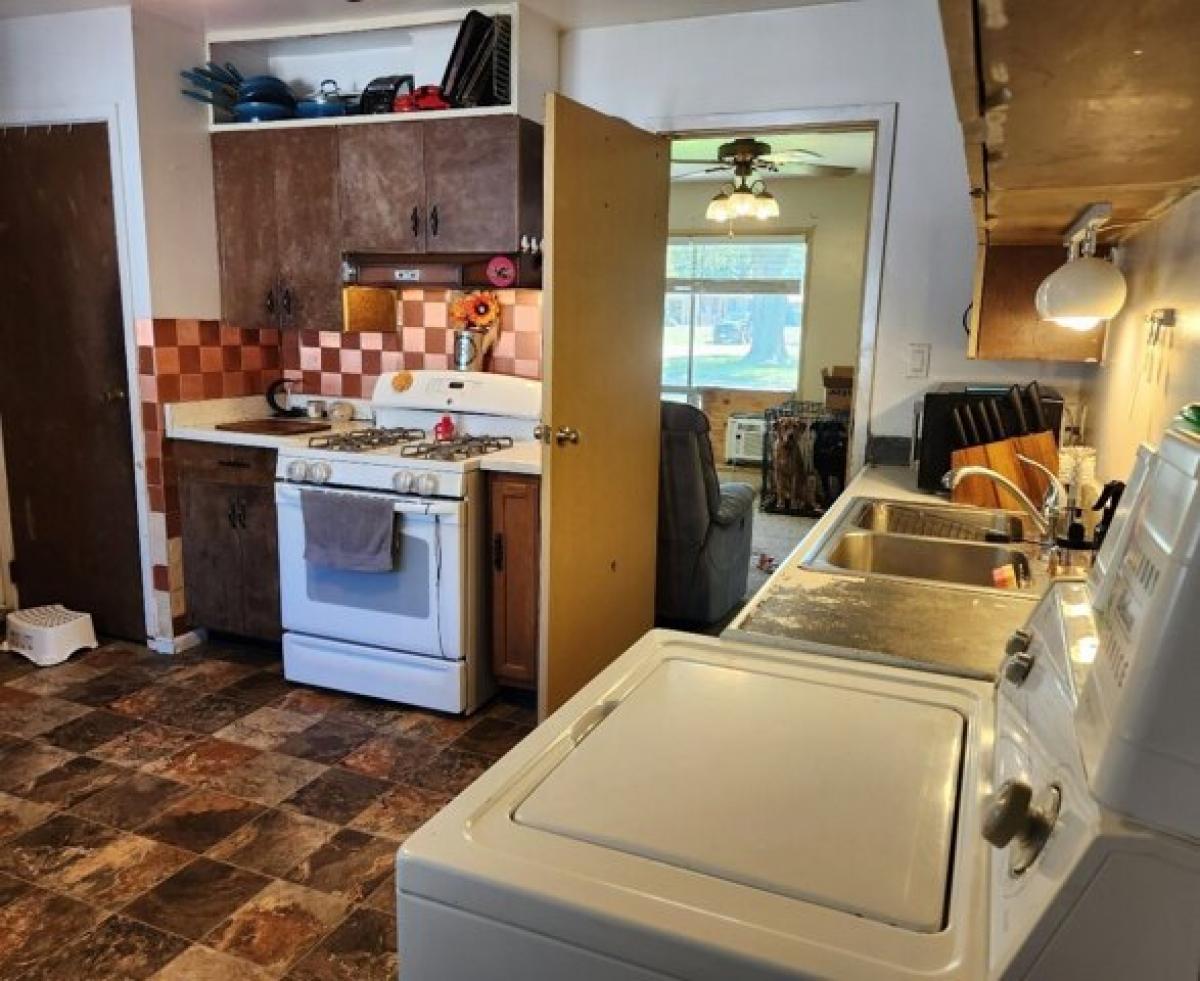 Picture of Home For Sale in Knoxville, Iowa, United States