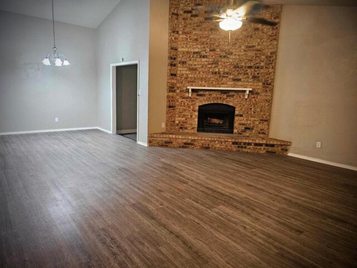 Picture of Home For Sale in Grand Prairie, Texas, United States